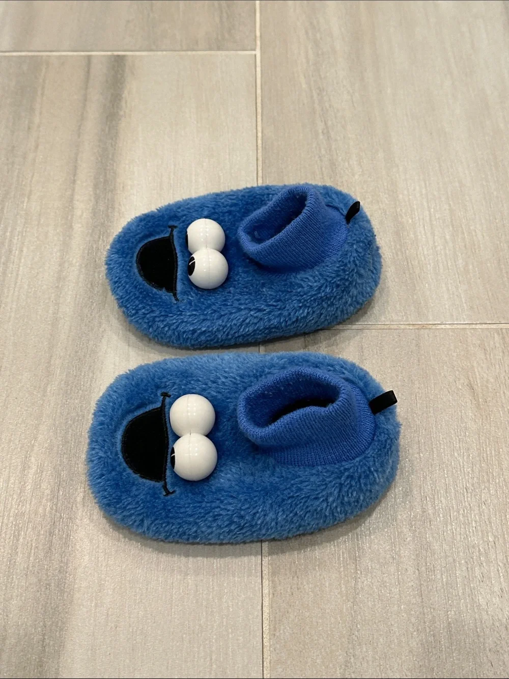 Sesame Street Toddler Size 7/8 Cookie Monster Slippers with Fun Eyes